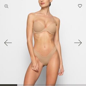 SKIMS Fits Everybody Push Up Bra